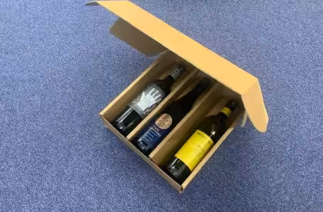 Wine packaging, Wine shipper